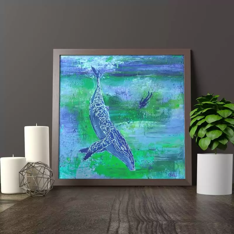 Tableau en peinture acrylique peint au couteau. Le tableau représente une baleine qui plonge et un plongeur qui nage à ses côtés. Les fonds mains sont peins en mauve et vert, la baleine et le plongeur en violet et bleu