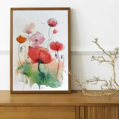 Aquarelle format 21 x 29.7, originale et unique, peinte par l'artiste CheNel, l'aquarelle représente des coquelicots champêtres aux couleurs rouges orangées et vertes. Les coquelicots sont entouré de liner noir pour une touche moderne.