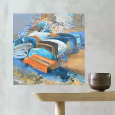 Tableau 60 x 60 de l'artiste peintre CheNel. Le tableau est peint en peinture acrylique, en un camaïeu de bleus, oranges et blancs. Le tableau représente des annexes dans un port, des barques.