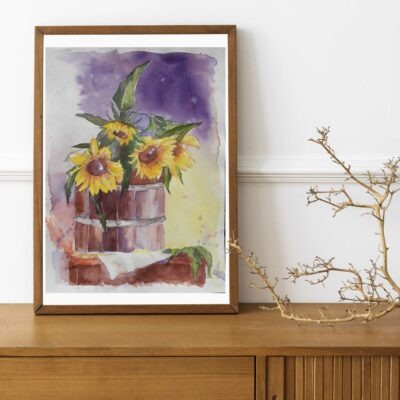 Aquarelle représentant des tournesols dans un vase en bois. Les tournesols jaunes contrastent avec le fond jaune et violet. Aquarelle 40 x 30 originale, peinte par l'artiste peintre CheNel