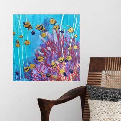 Tableau en peinture acrylique de l'artiste peintre Bretonne CheNel. Le tableau représente un banc de poissons dans des eaux turquoises, nageant dans les algues