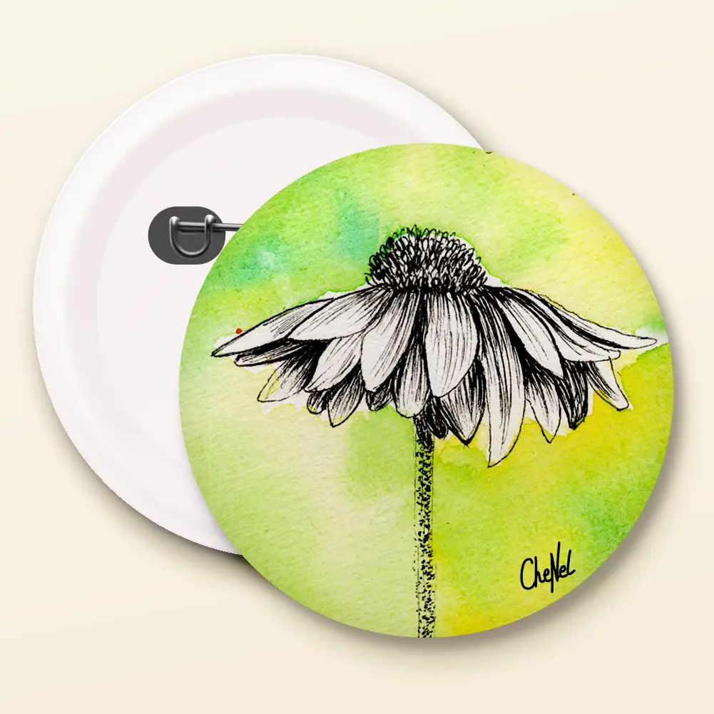 Badge broche 44 mm reproduction d'une aquarelle de CheNel représentant une marguerite, vues de face et dos, badges / pins / broches
