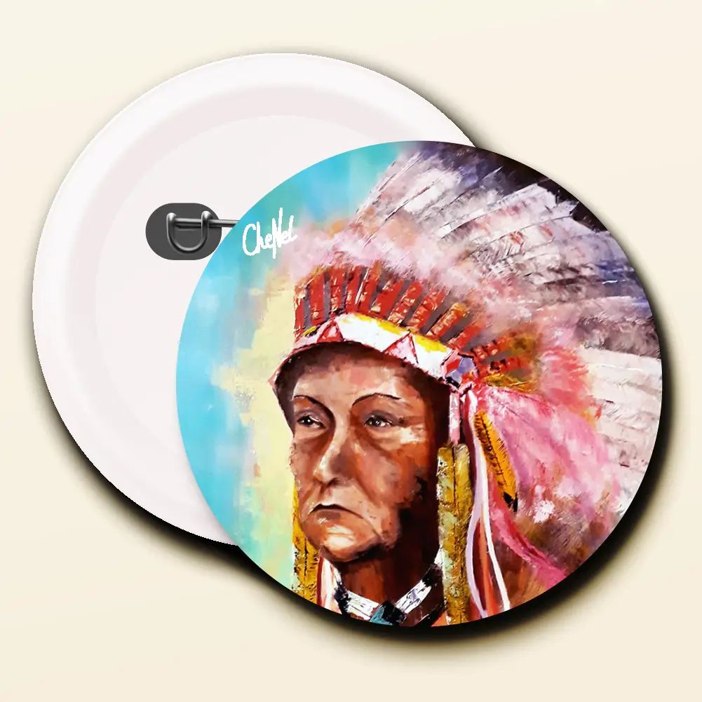 Badge broche 44 mm reproduction du tableau de CheNel représentant un chef indien, vues de face et dos, badges / pins / broches