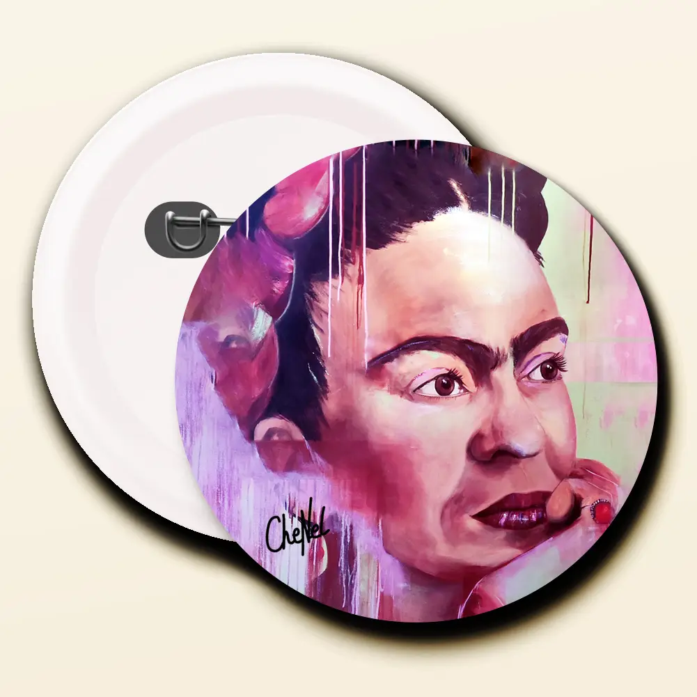 Badge broche 44 mm reproduction du tableau de CheNel représentant Frida Kalho, vues de face et dos, badges / pins / broches